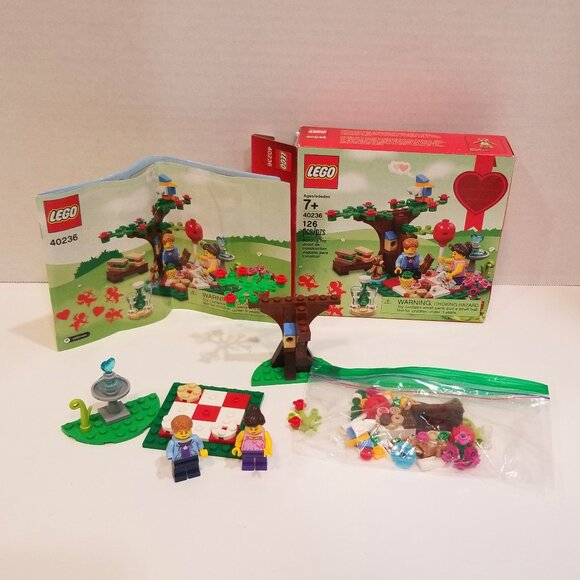 Lego Other - HOST PICK (2x):  Lego Romantic Valentine Picnic set (40236)